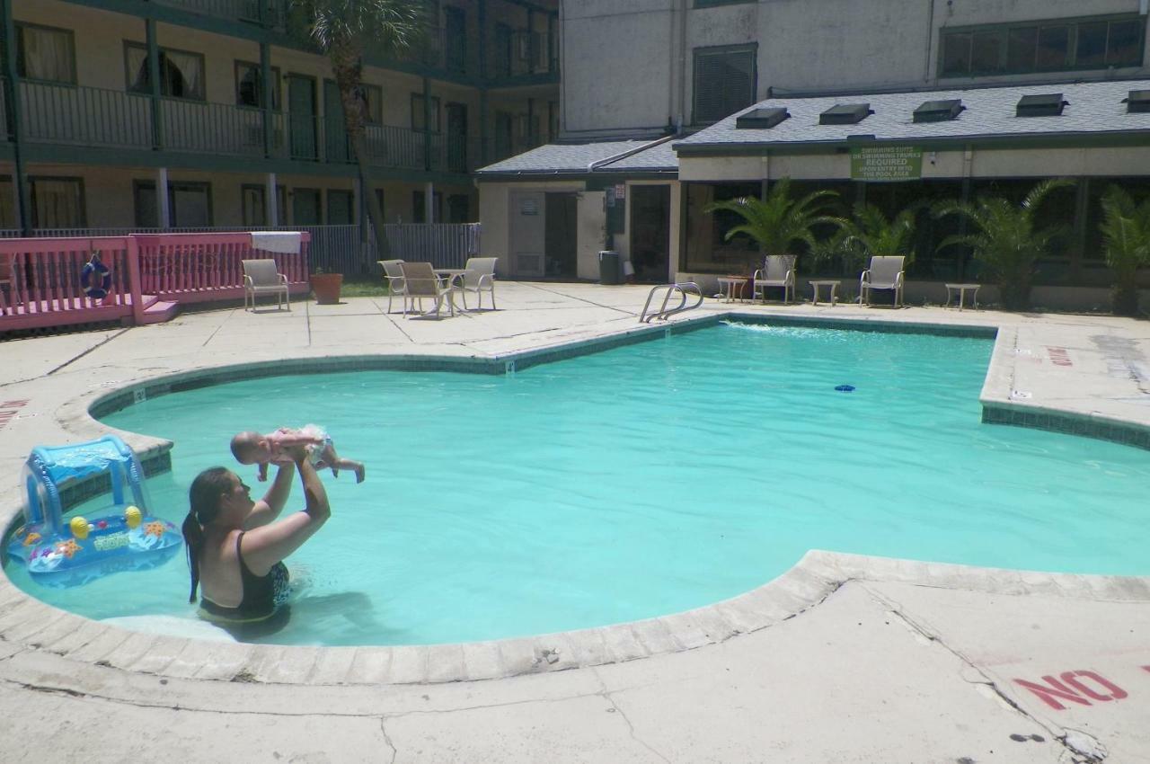 Amerihome Inn & Suites Houston Airport North Dış mekan fotoğraf